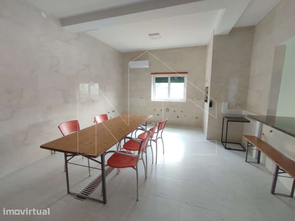 ESPAÇO COMERCIAL EM AGUADA DE CIMA - Grande imagem: 4/16