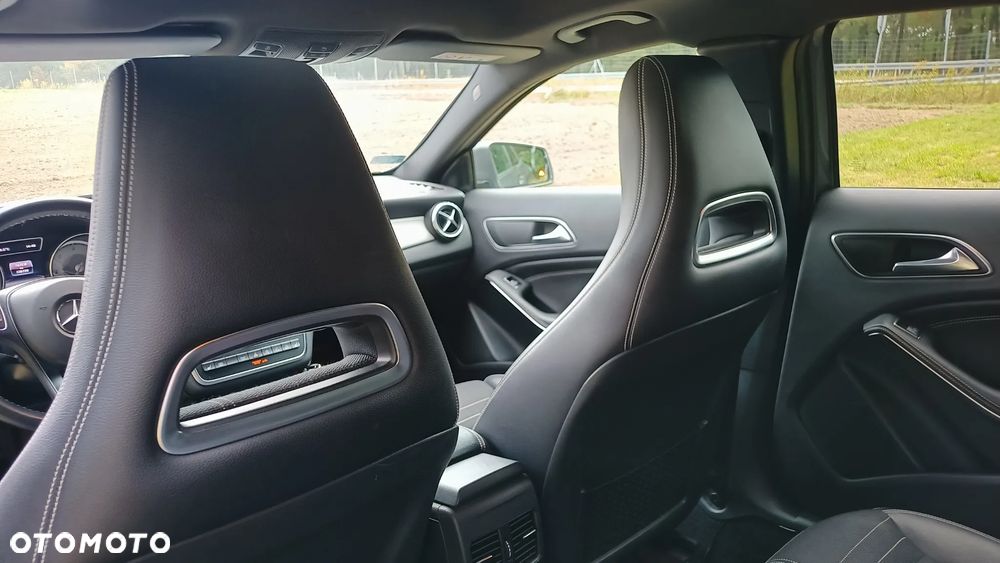 Mercedes-Benz GLA - 23