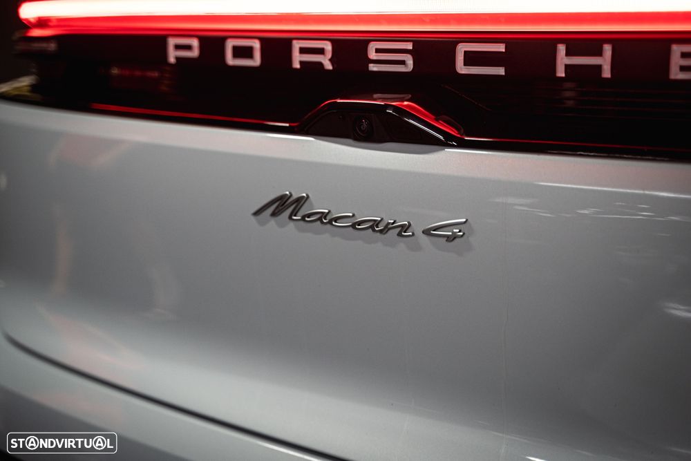 Porsche Macan Electric 4 - 7