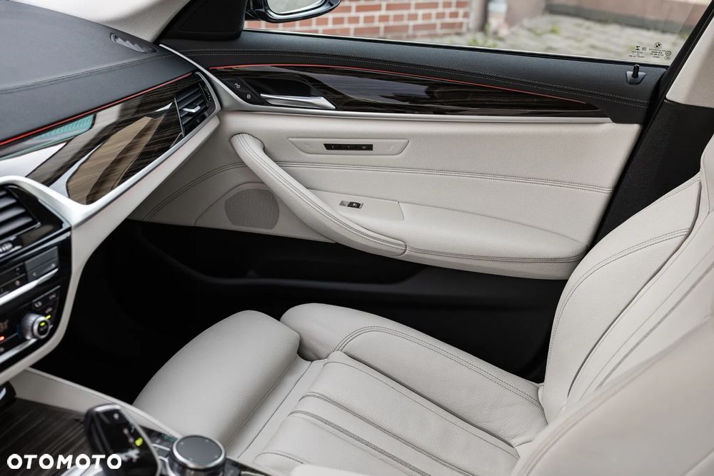 BMW Seria 5 518d mHEV Luxury Line - 17