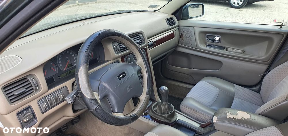 Volvo V70 2.4 - 22