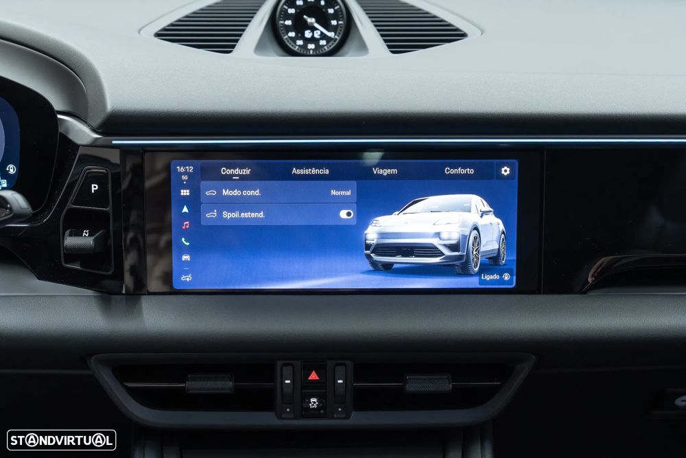 Porsche Macan Electric 4 - 35