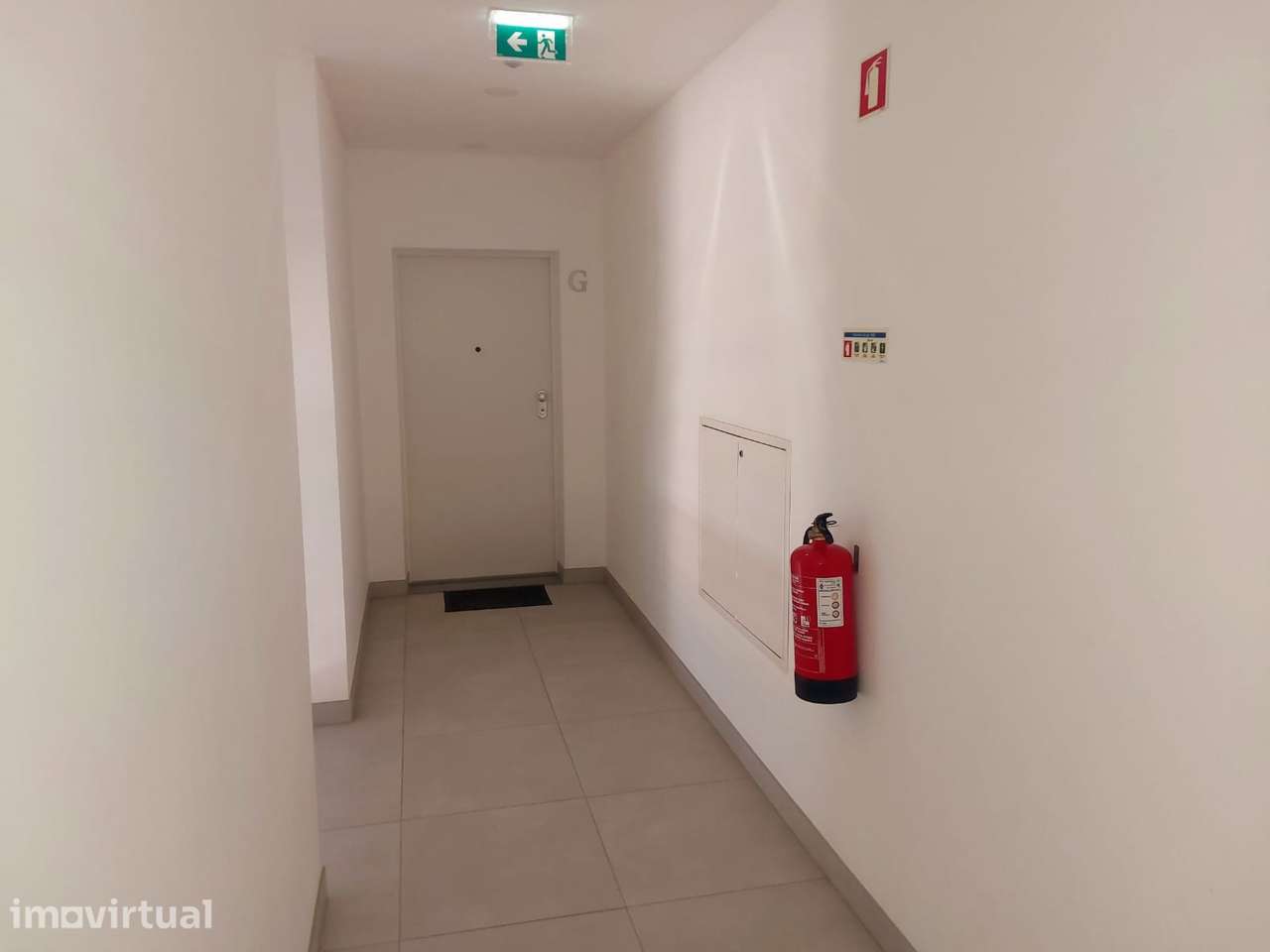 Apartamento T2 semi-novo - Grande imagem: 4/26