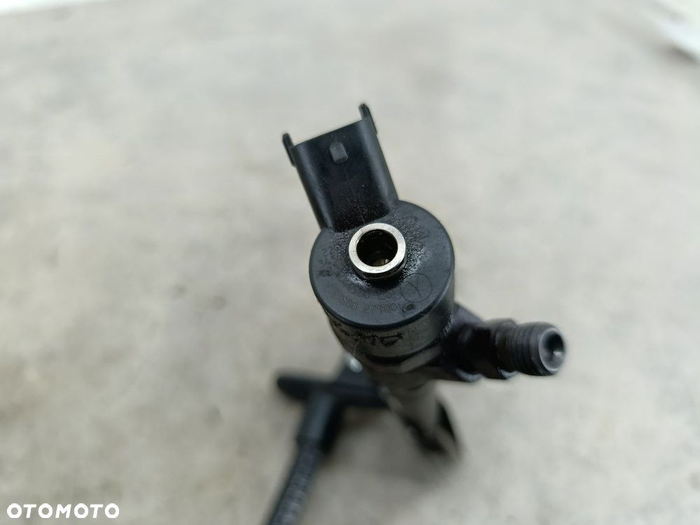 WTRYSKIWACZ KIA SPORTAGE II 33800-27900 0445110126  BOSCH 2.0 CRDI - 4