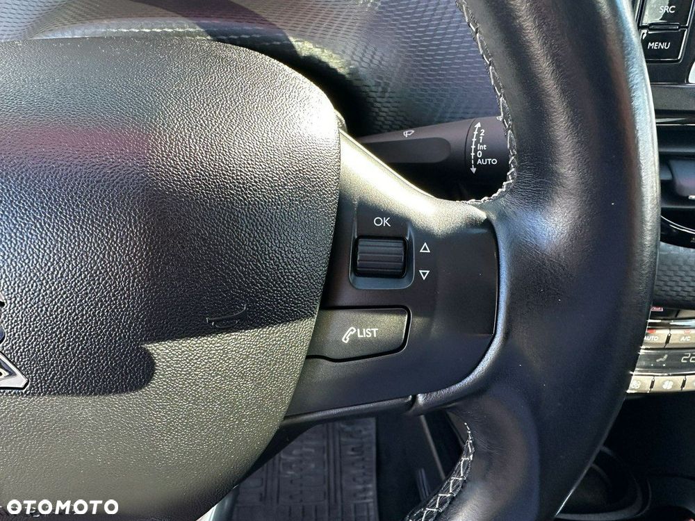 Peugeot 2008 1.2 Pure Tech Allure S&S - 23