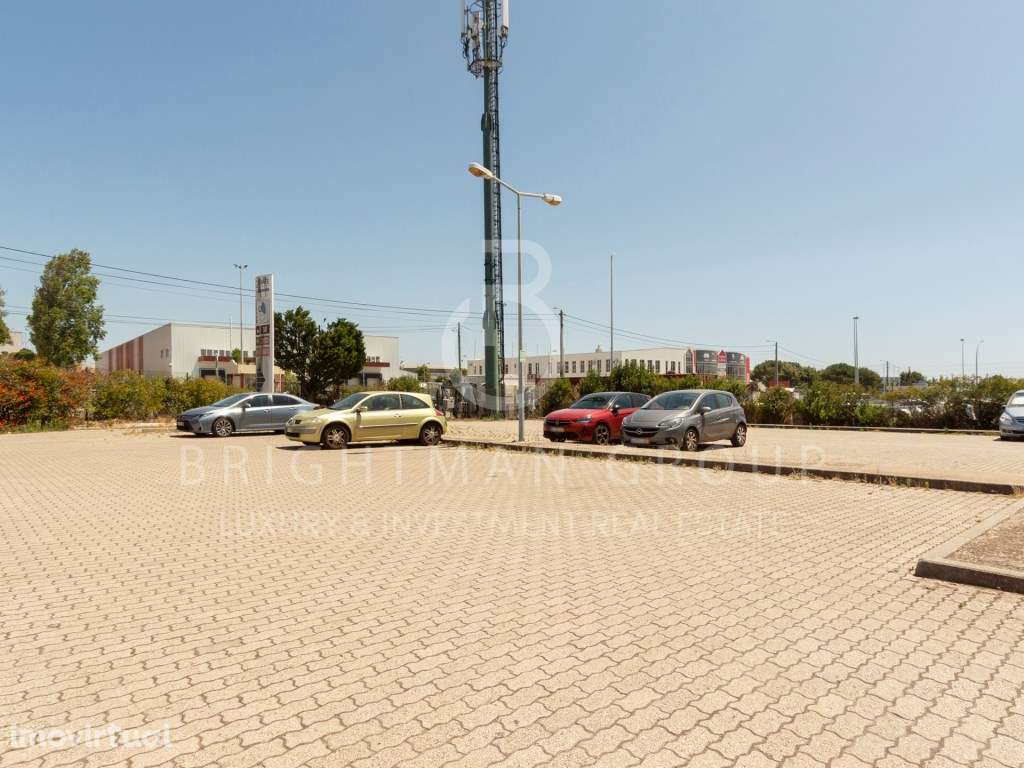 Prédio Comercial, com estacionamento, Rio de Mouro, Sintra - Grande imagem: 2/30