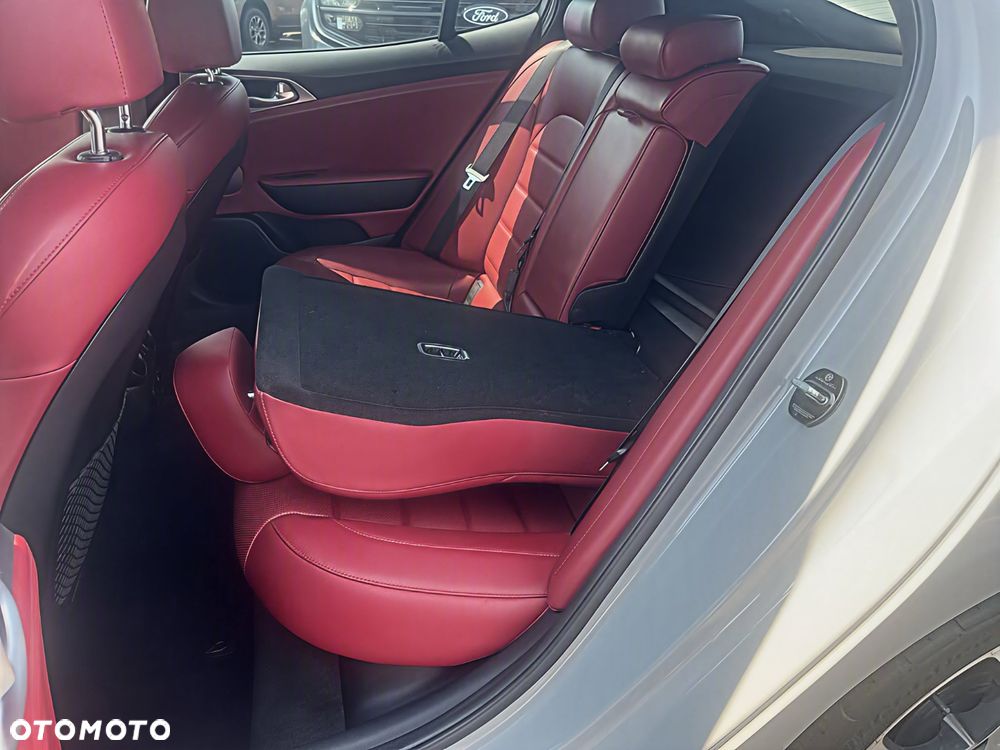 Kia Stinger - 9