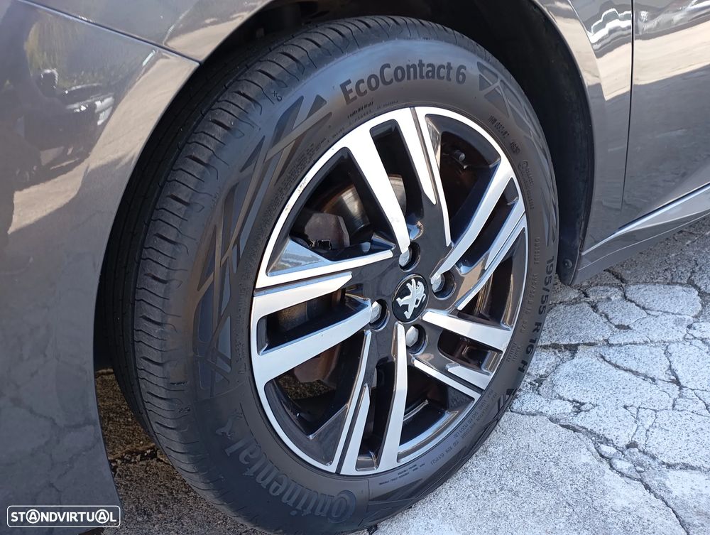 Peugeot 208 PureTech 100 EAT8 Allure - 4
