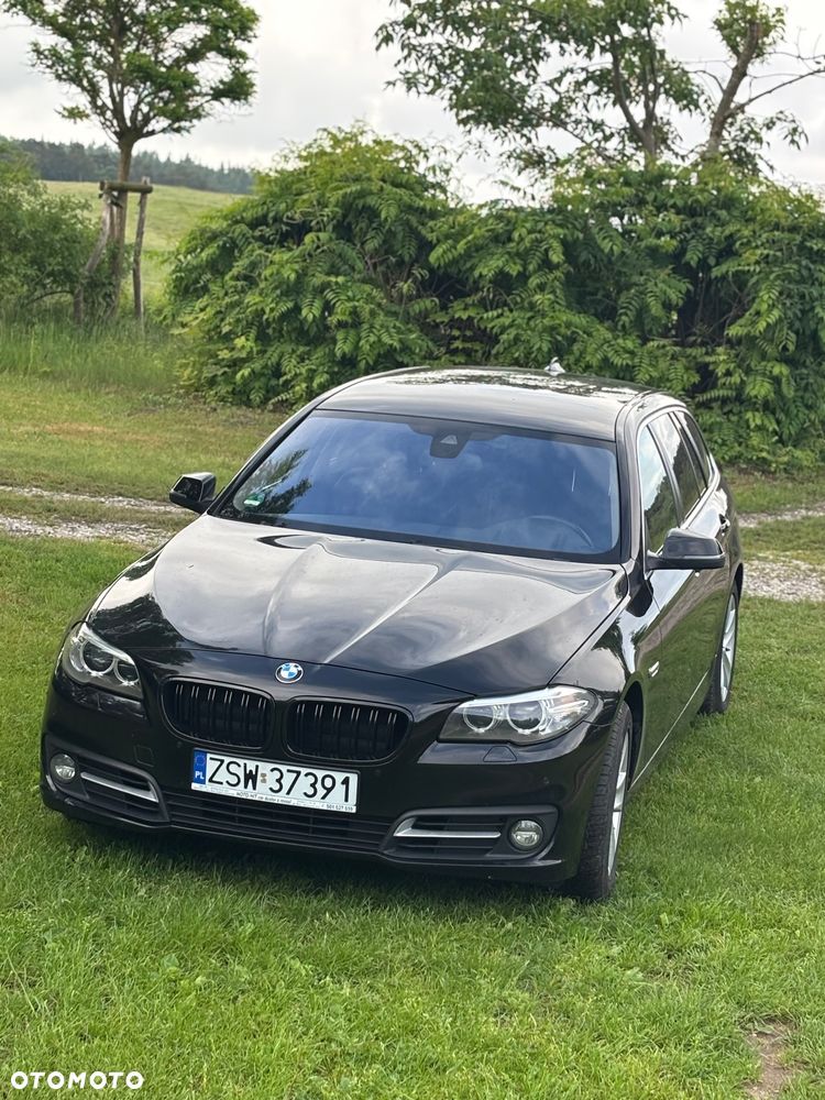 BMW Seria 5 525d xDrive - 11