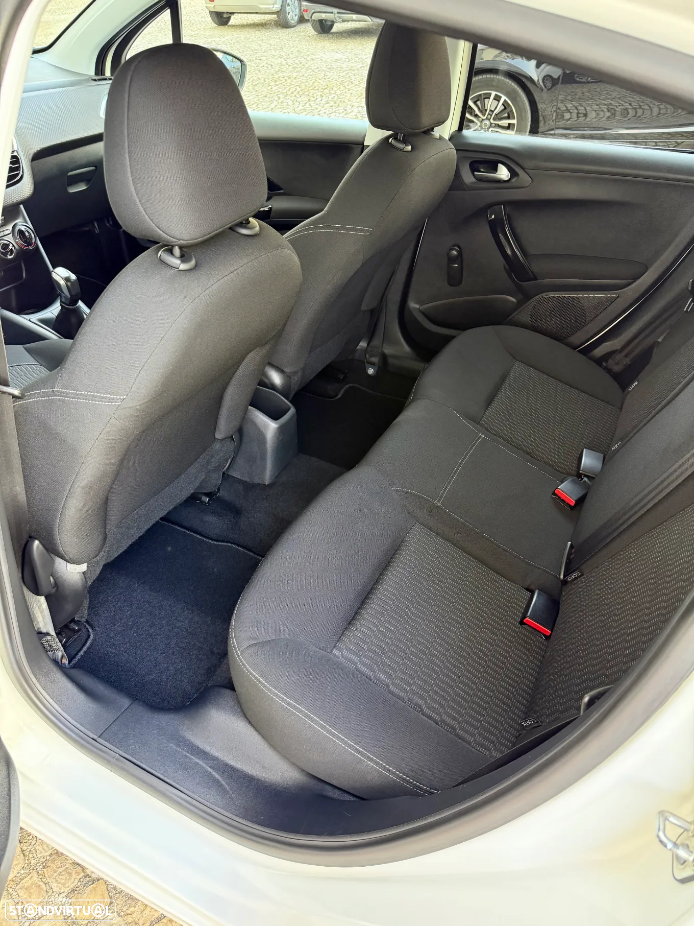 Peugeot 208 1.2 PureTech Style - 9