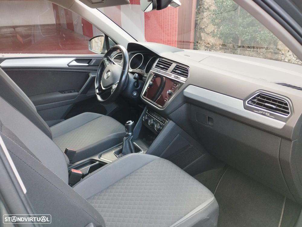VW Tiguan 2.0 TDI Confortline - 28