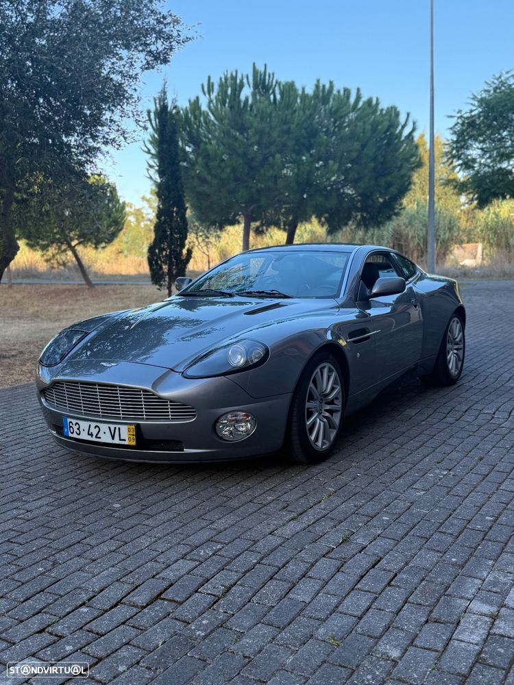 Aston Martin Vanquish - 3