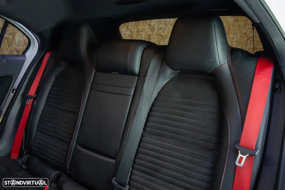 Mercedes-Benz A 45 AMG 4Matic Speedshift 7G-DCT Edition 1 - 39