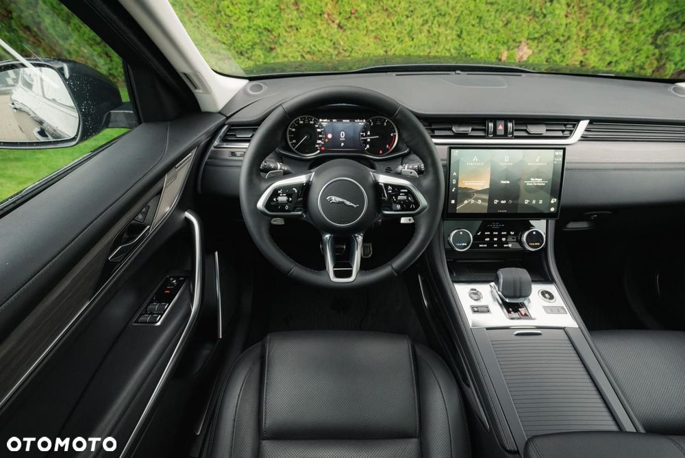 Jaguar F-Pace 2.0 D200 mHEV AWD SE - 12
