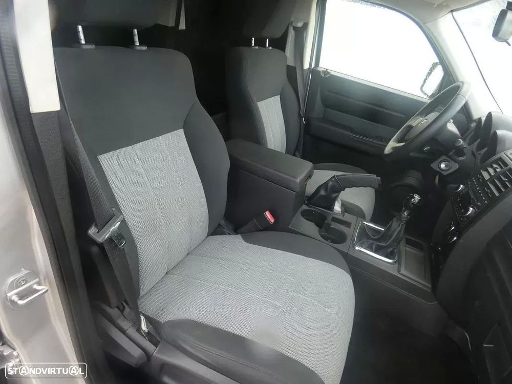 Dodge Nitro - 16