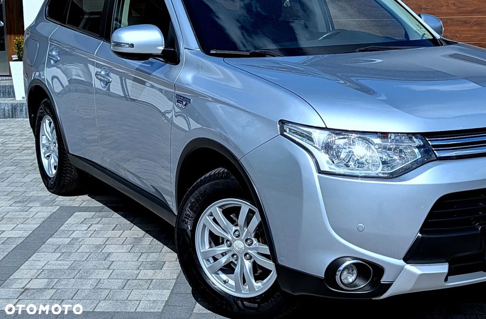 Mitsubishi Outlander Instyle NAVI + - 19
