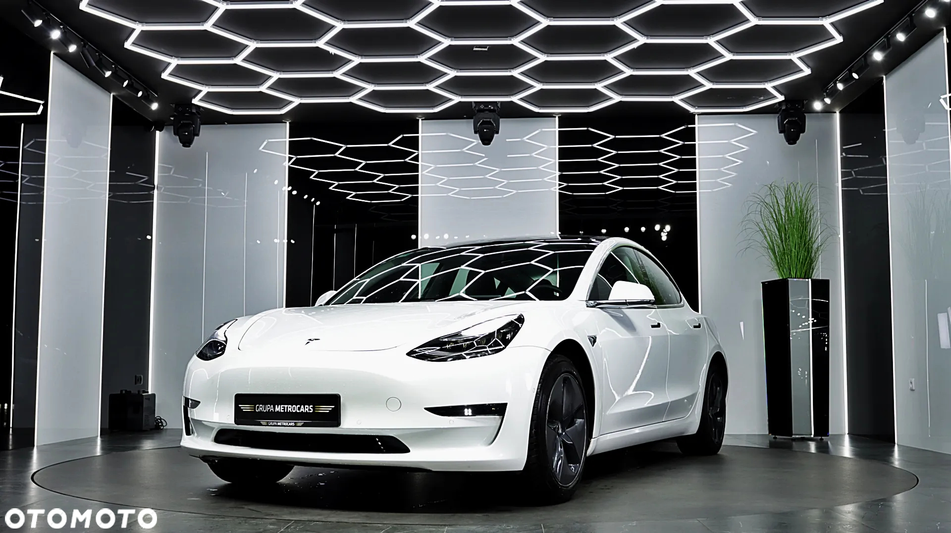Tesla Model 3 - 2