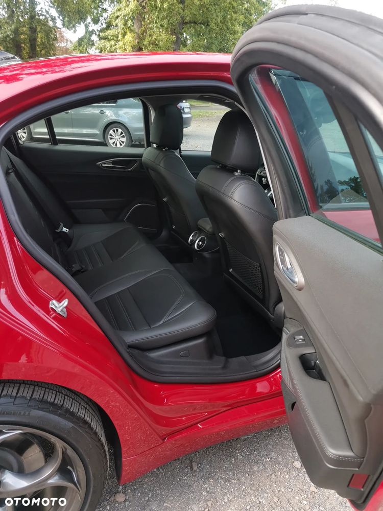 Alfa Romeo Giulia 2.0 Turbo 16V AT8-Q4 Ti - 11