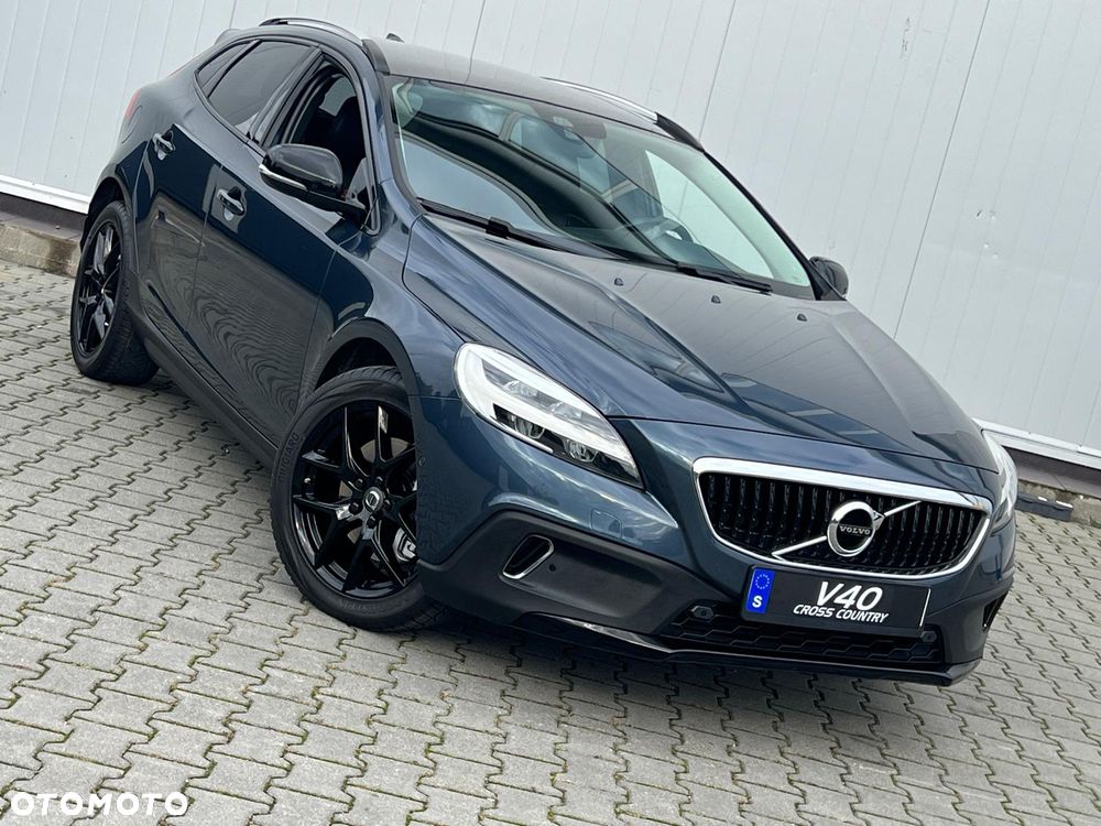 Volvo V40 Cross Country - 11