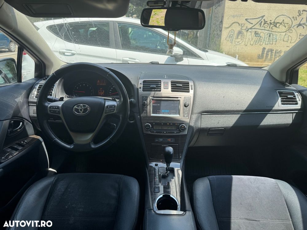 TOYOTA Avensis 2013 — imagine 7