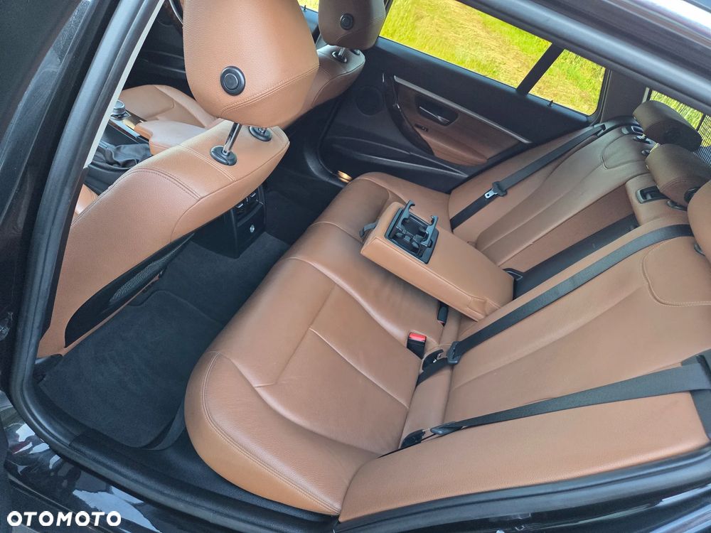 BMW Seria 3 330d xDrive Sport-Aut Sport Line - 19