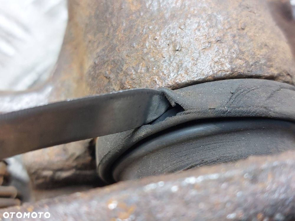 ZACISK HAMULCOWY LEWY TYŁ VOLVO V40 S40 I - 5