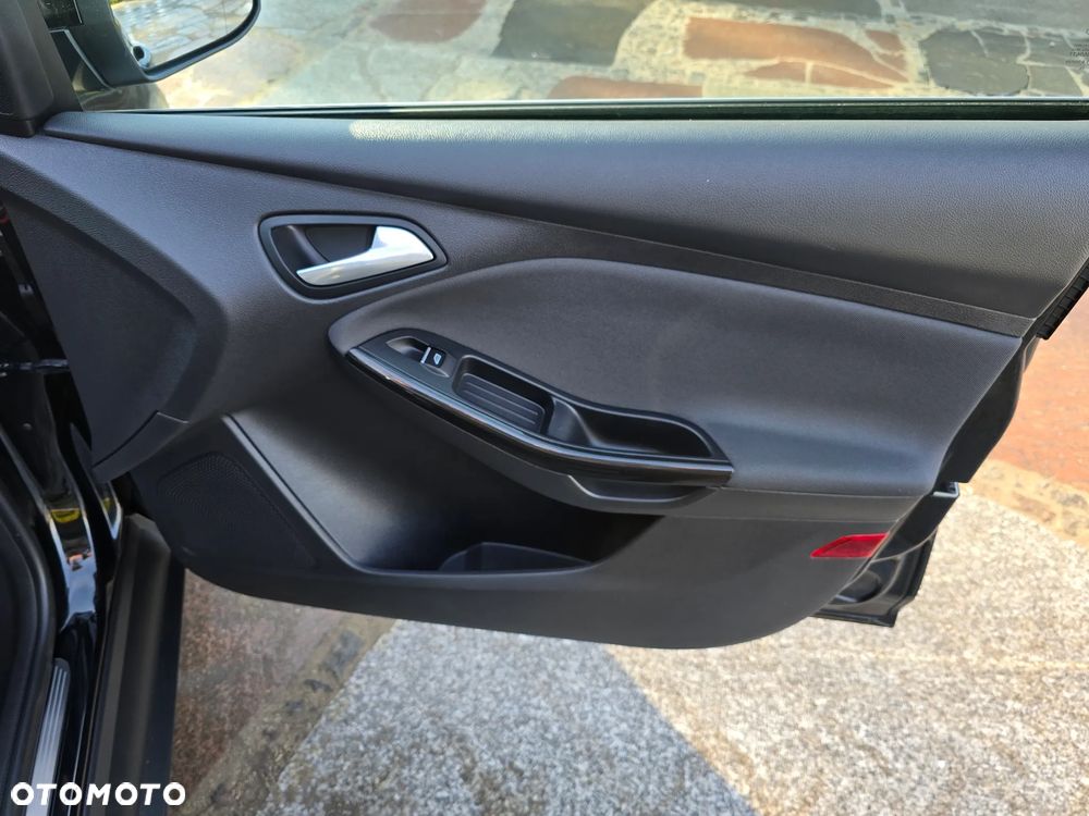 Ford Focus 1.0 EcoBoost STart-Stopp-System TITANIUM - 32