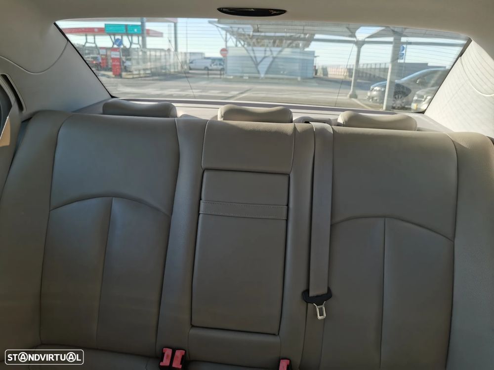 Mercedes-Benz E 220 CDi Avantgarde Aut. - 12