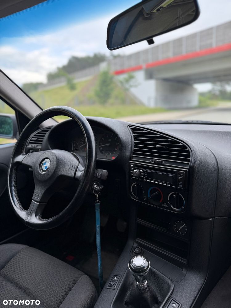 BMW Seria 3 320i - 16
