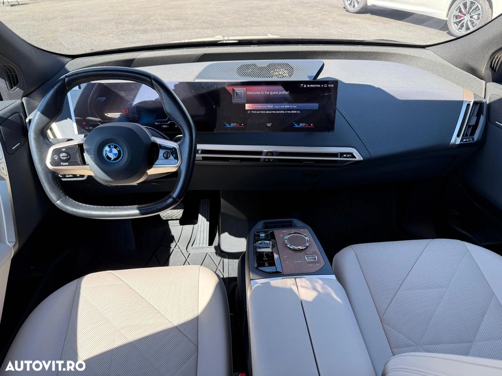 BMW iX - 8