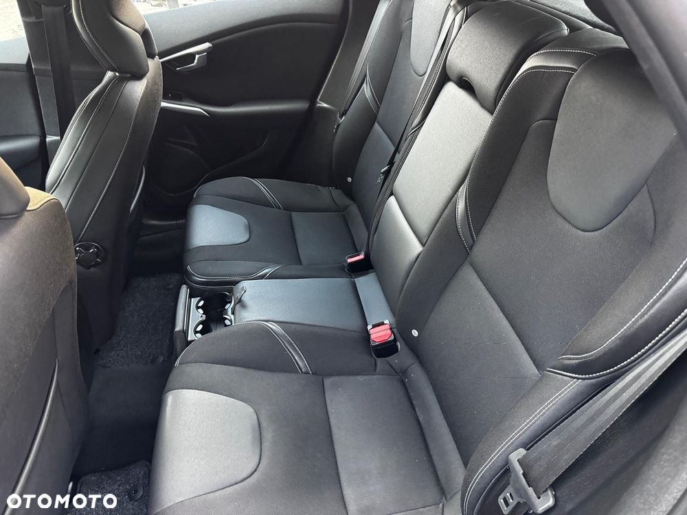 Volvo V40 D4 Inscription - 26