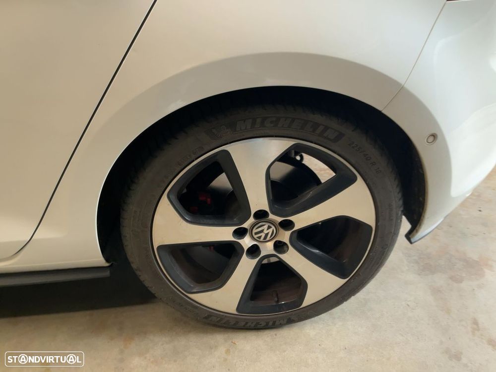 VW Golf 2.0 TSi GTi DSG Performance - 8