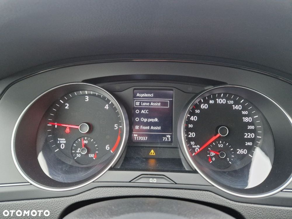 Volkswagen Passat - 12