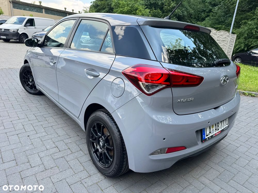 Hyundai i20 blue 1.2 Style - 12