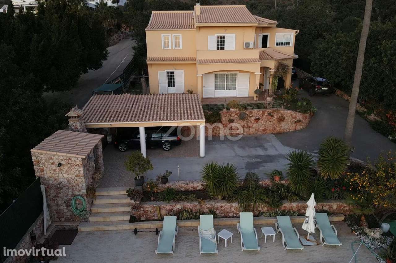 Moradia V4 em Alte com piscina e uma deslumbrante vista mar - Grande imagem: 5/60