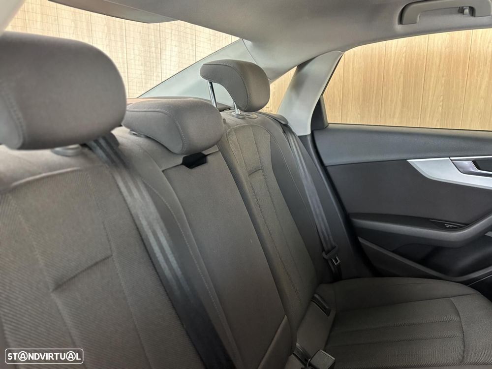 Audi A4 2.0 TDI Business Line - 7