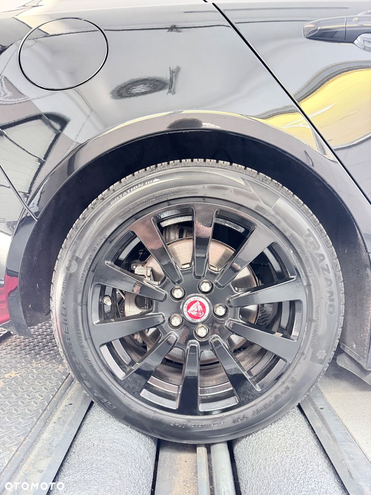 Jaguar XE 2.0 D AWD R-Sport - 24