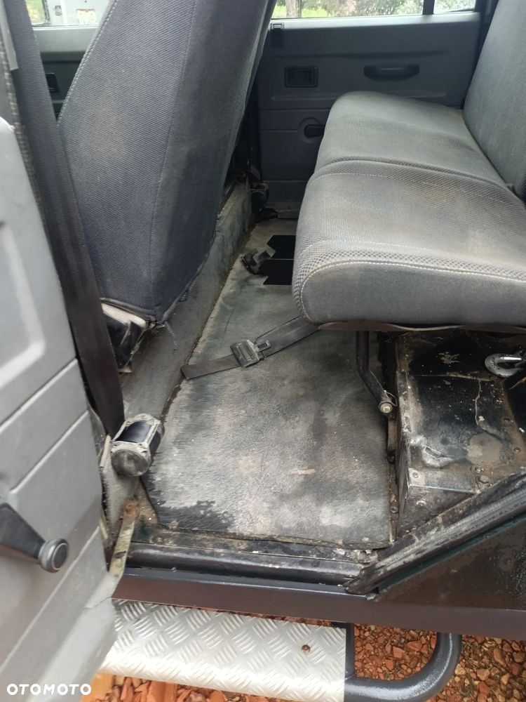 Land Rover Defender - 18