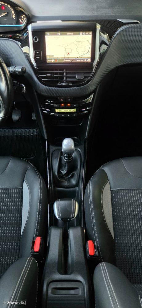 Peugeot 2008 1.2 PureTech Allure - 13