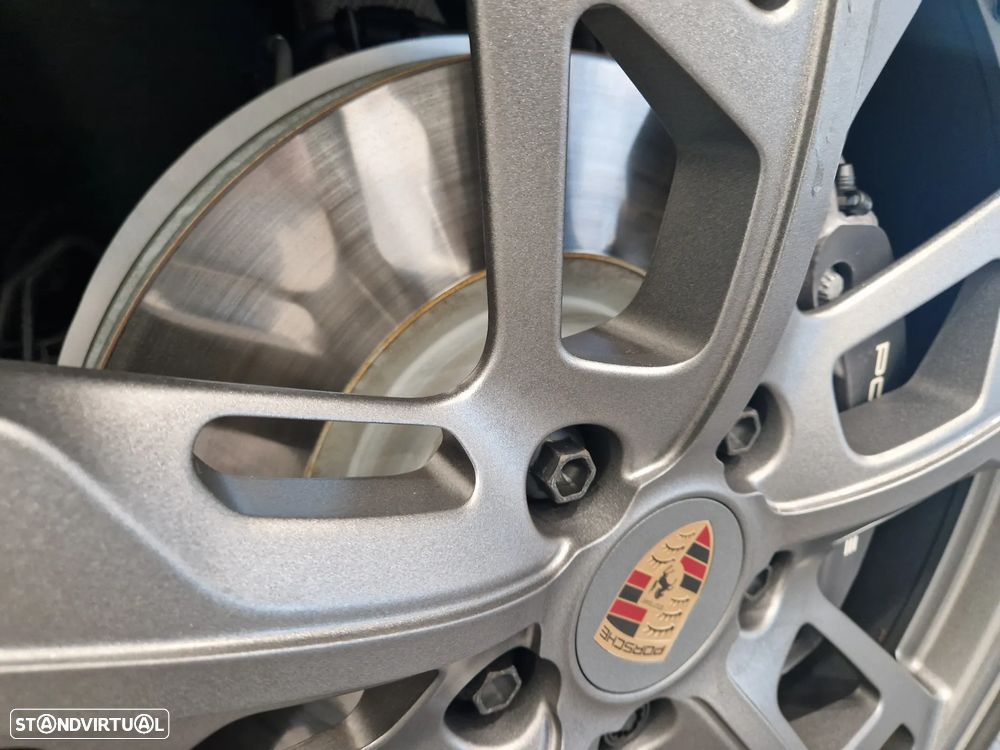 Porsche Taycan Cross Turismo 4 - 46