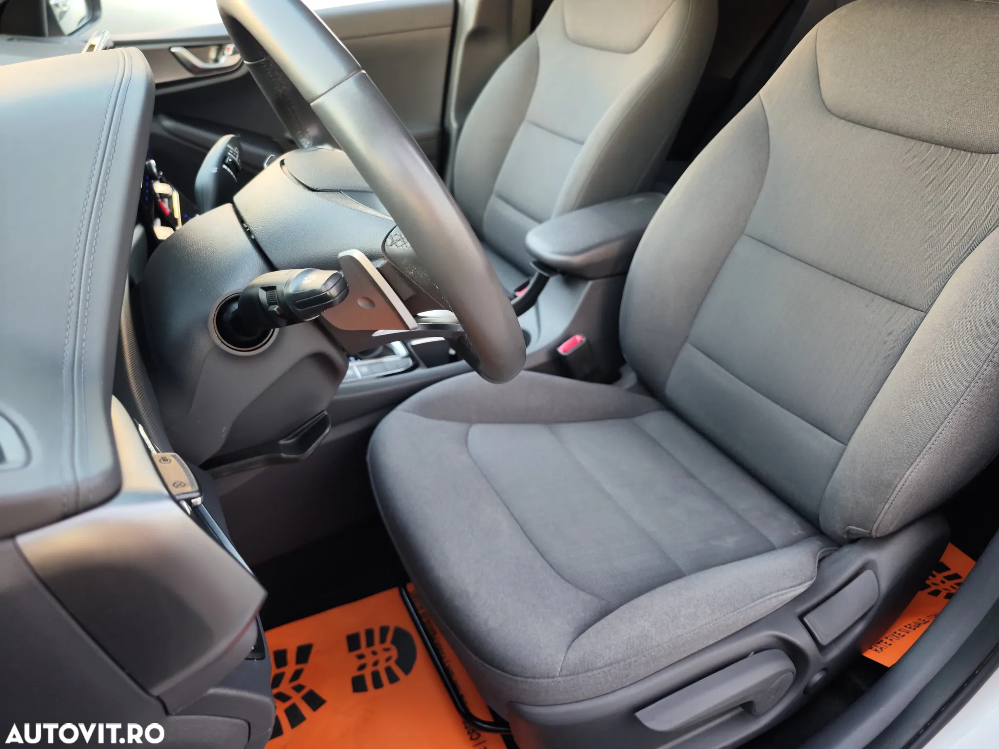 Hyundai IONIQ - 28