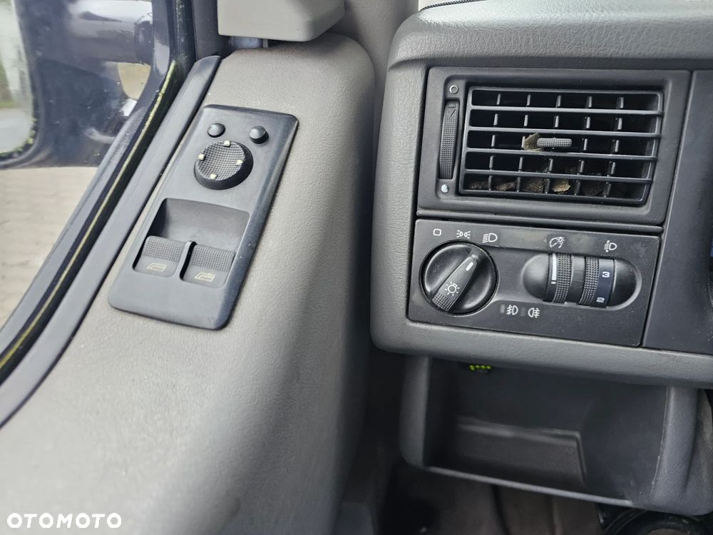 Volkswagen Caravelle - 8