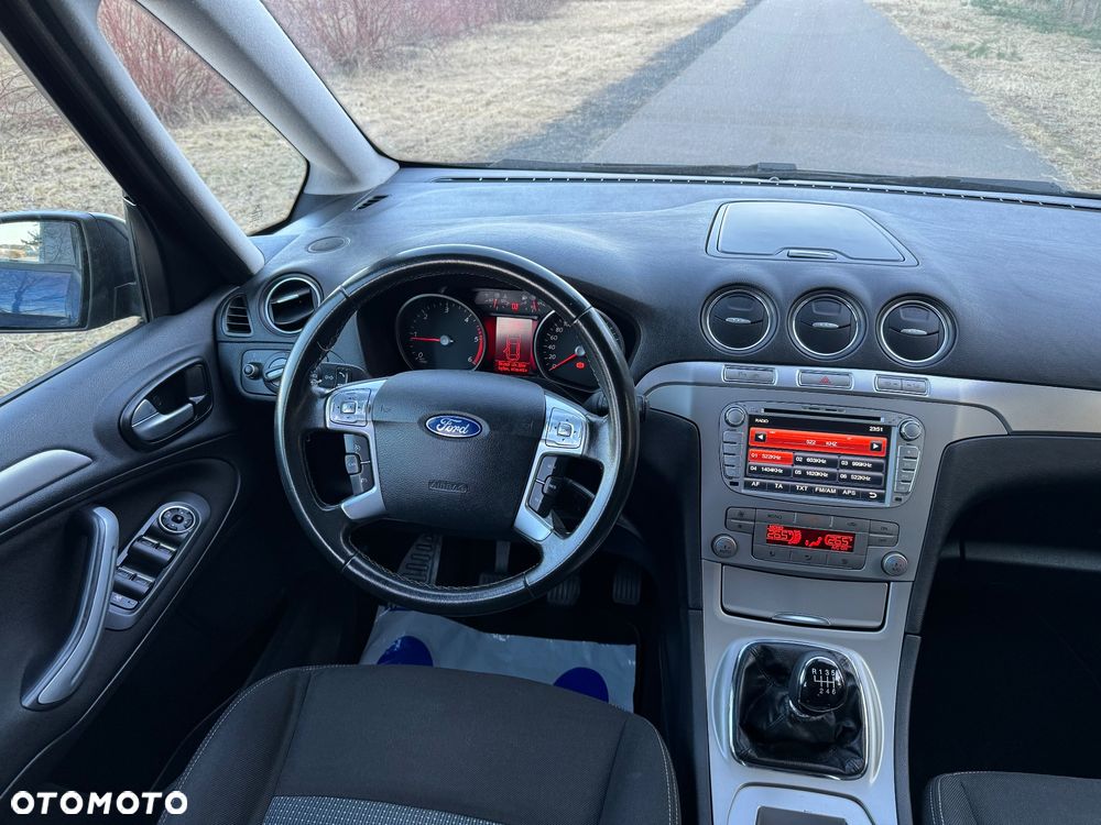 Ford Galaxy - 12