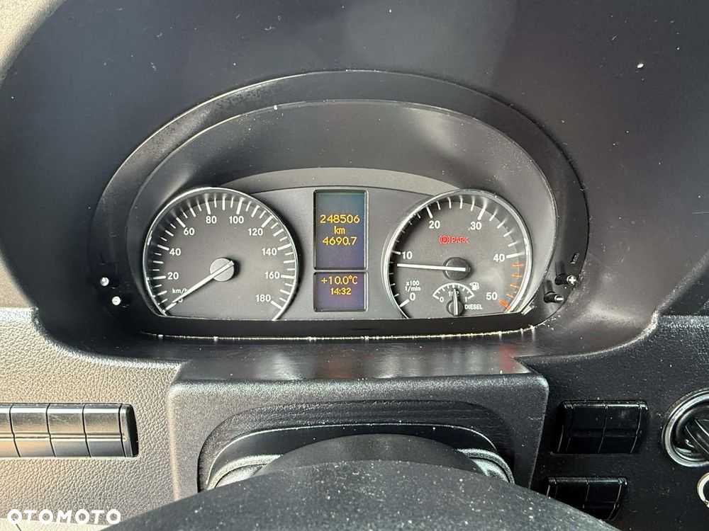 Mercedes-Benz Sprinter - 11