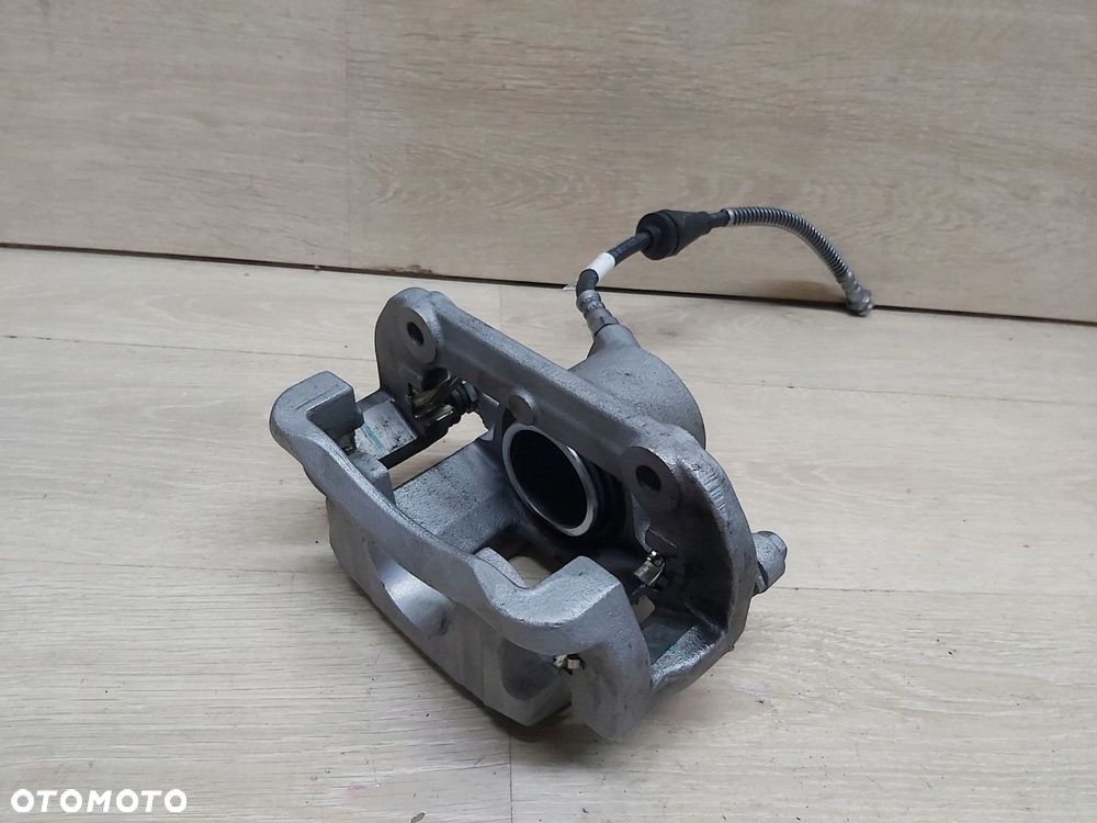 OMODA 5 E5 C5 zacisk lewy przód jarzmo 204003984AA - 3