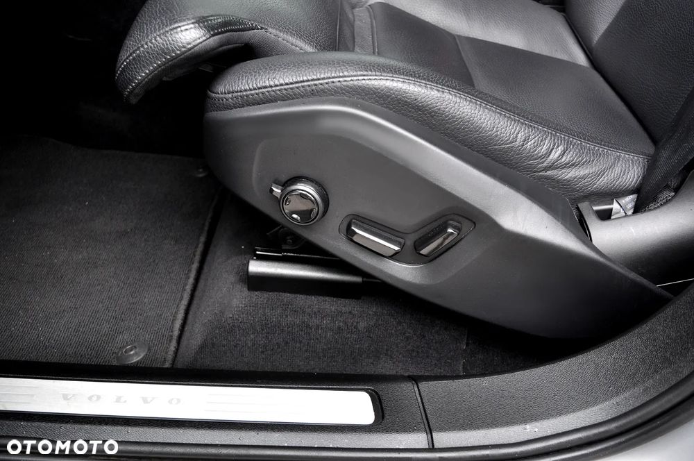 Volvo XC 60 B4 D Geartronic RDesign - 22