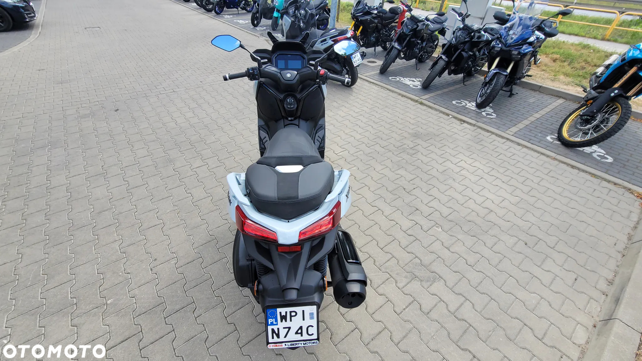 Yamaha X-max - 8