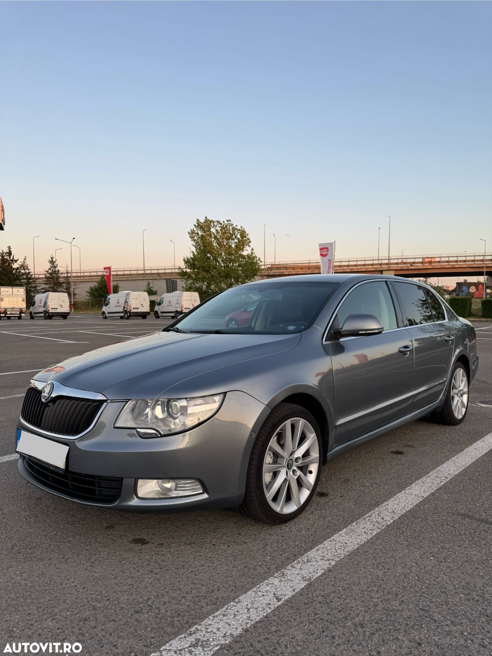 Skoda Superb 2.0 TDI DSG L&K - 1