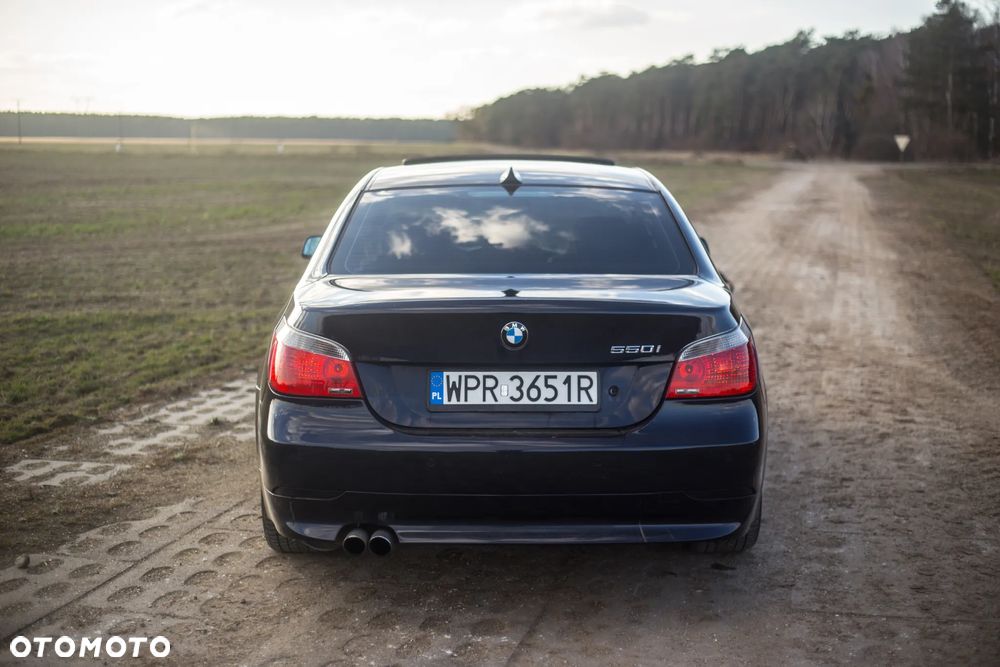 BMW Seria 5 550i - 15