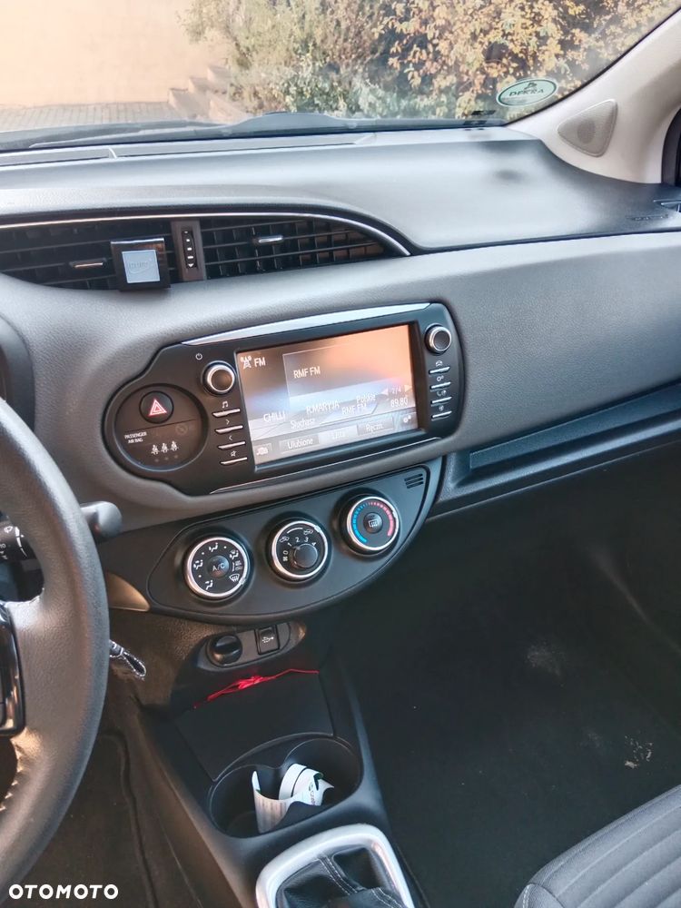 Toyota Yaris 1.0 VVT-i Team Deutschland - 24